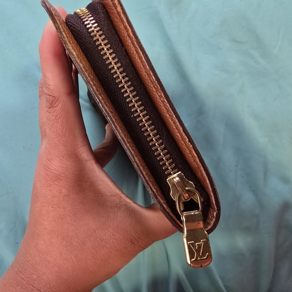 Louis Vuitton Monogram Zippy Wallet - Picture 2 of 9